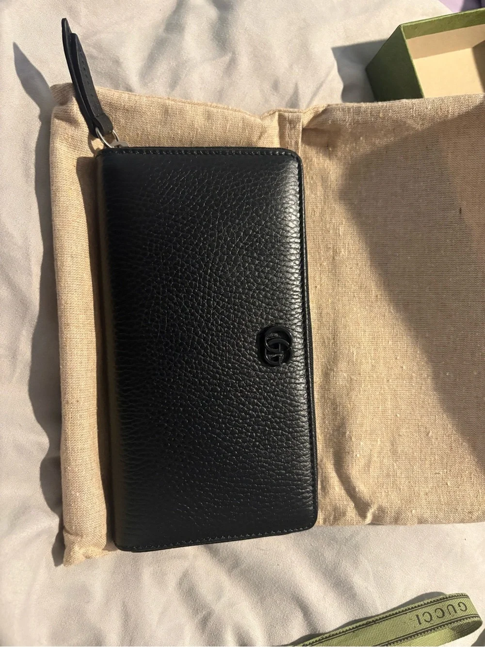 Gucci Black Pebbled Leather Zip Wallet with GG Emblem - Picture 3 of 10